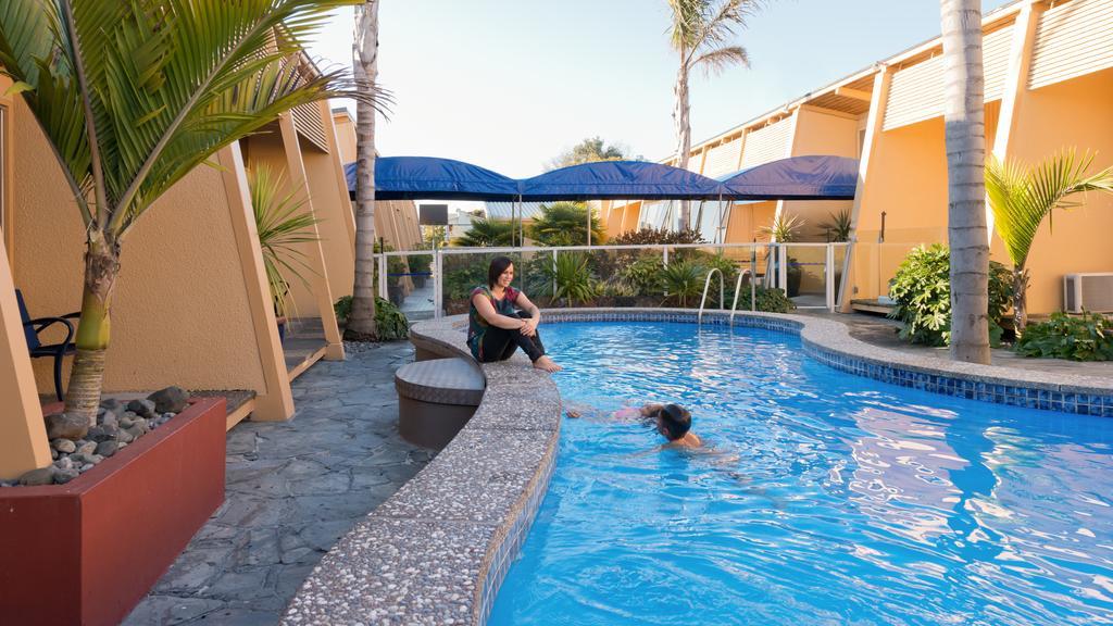 Oasis Beach Motel Таупо Екстер'єр фото
