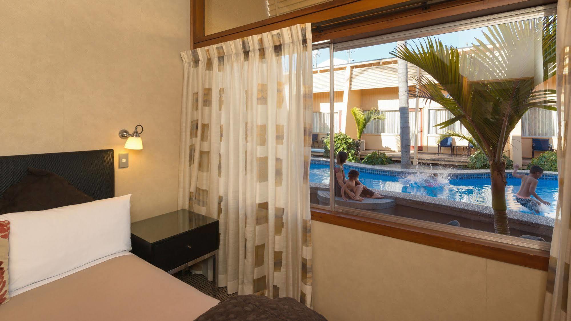 Oasis Beach Motel Таупо Екстер'єр фото