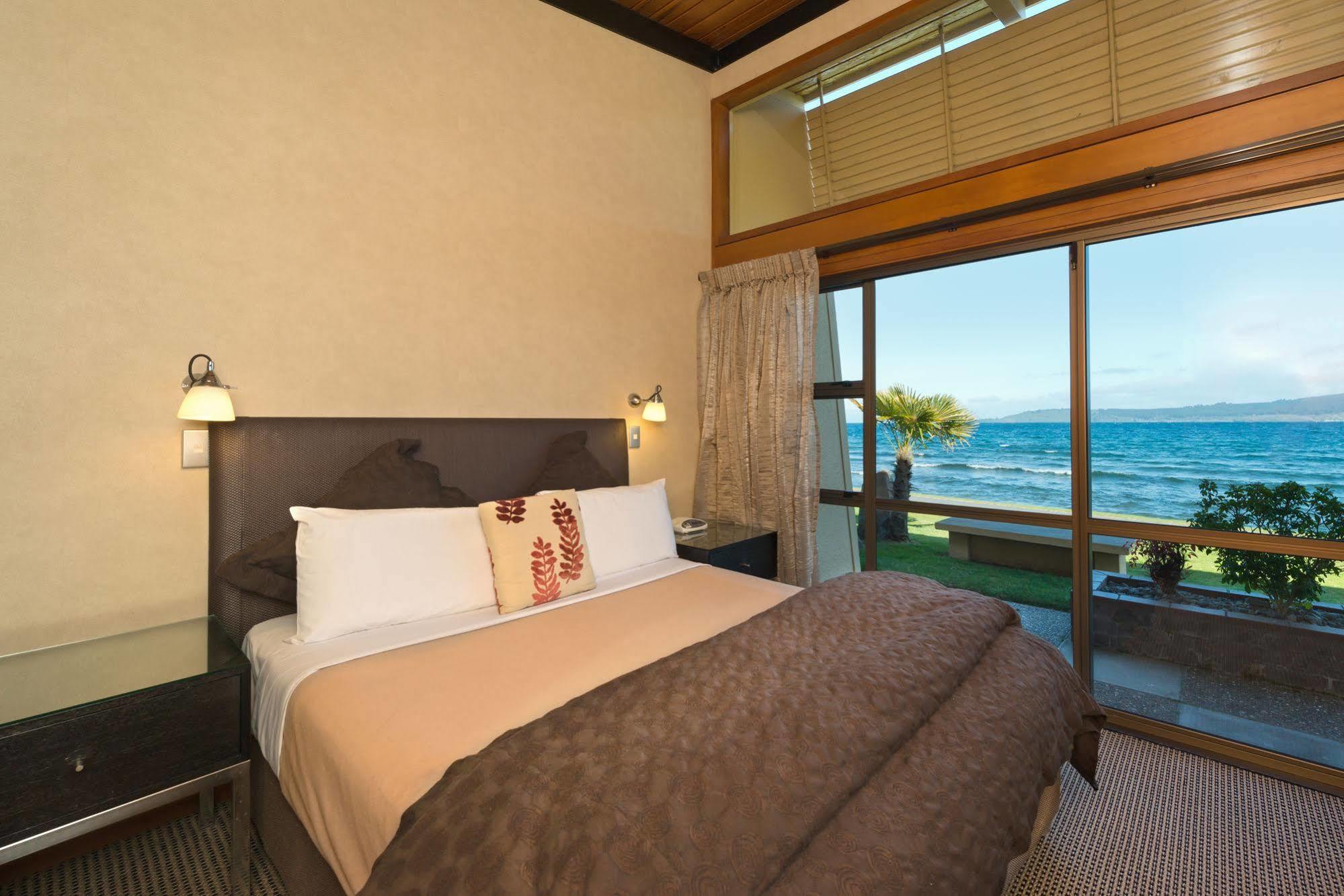 Oasis Beach Motel Таупо Екстер'єр фото