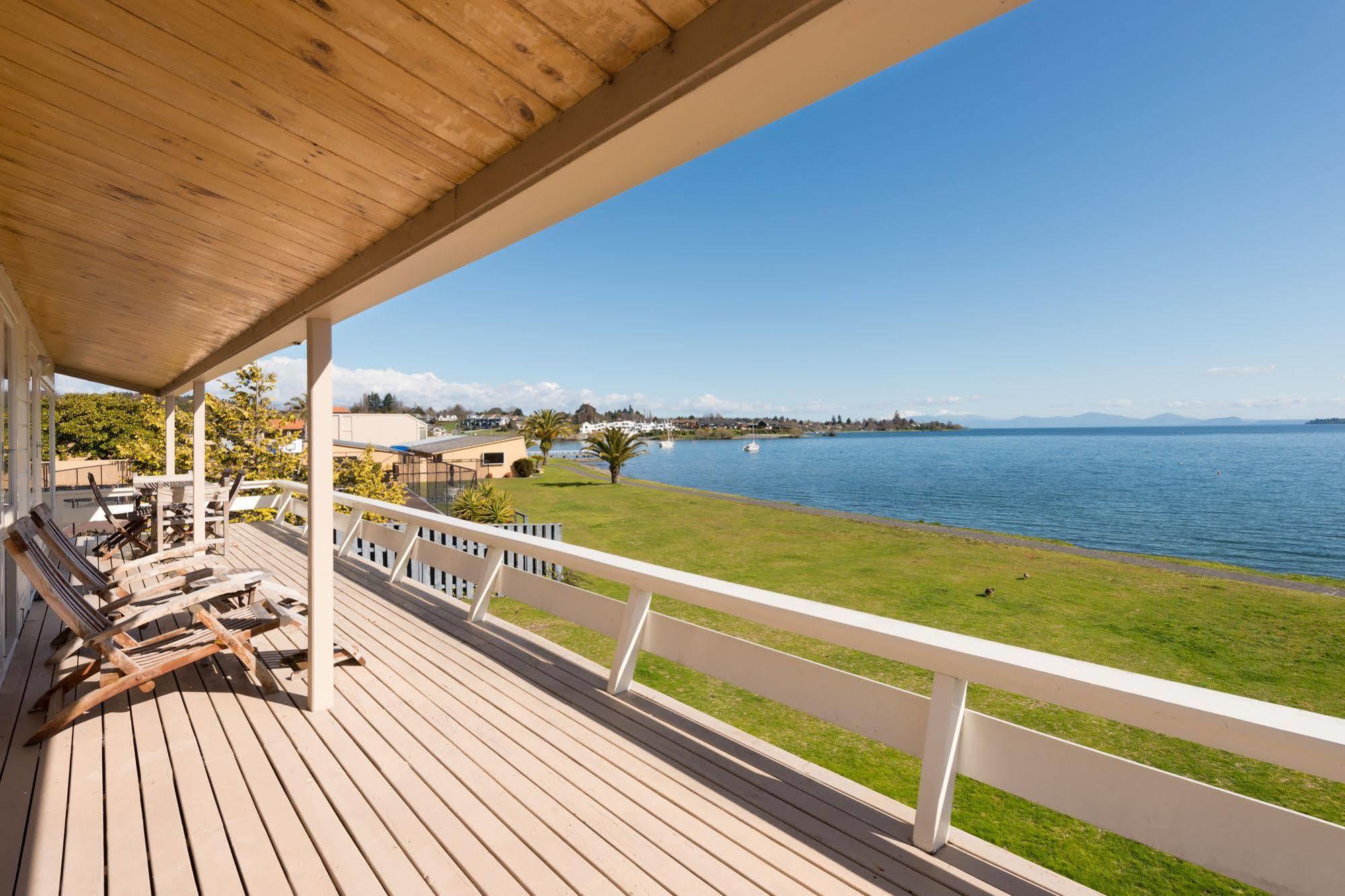 Oasis Beach Motel Таупо Екстер'єр фото