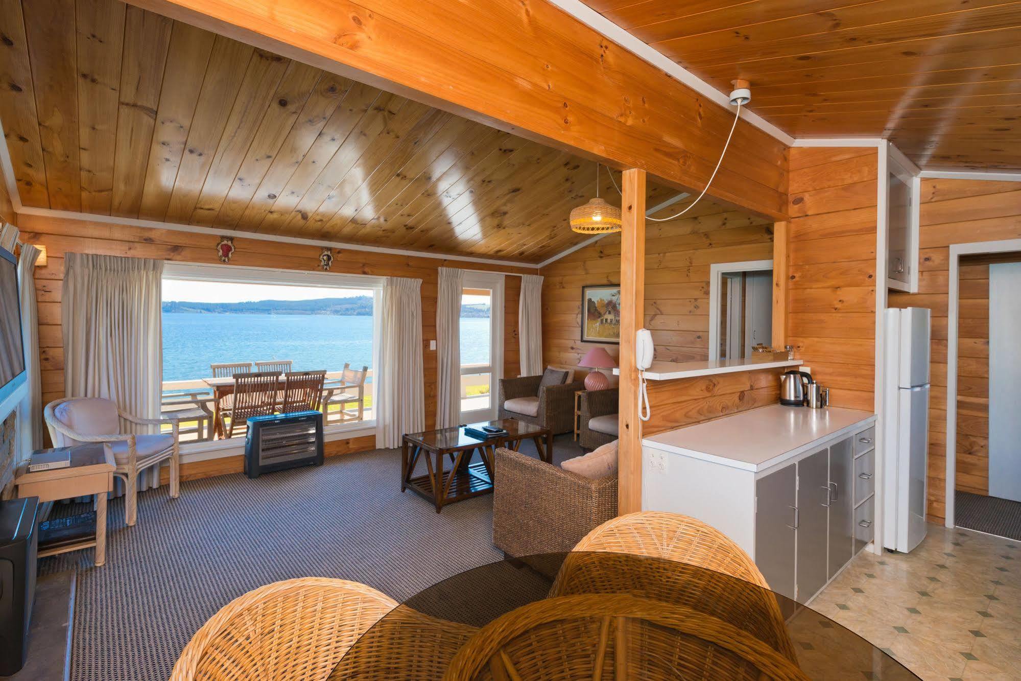 Oasis Beach Motel Таупо Екстер'єр фото
