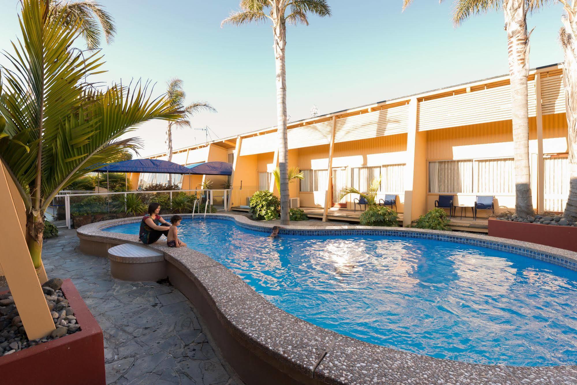 Oasis Beach Motel Таупо Екстер'єр фото