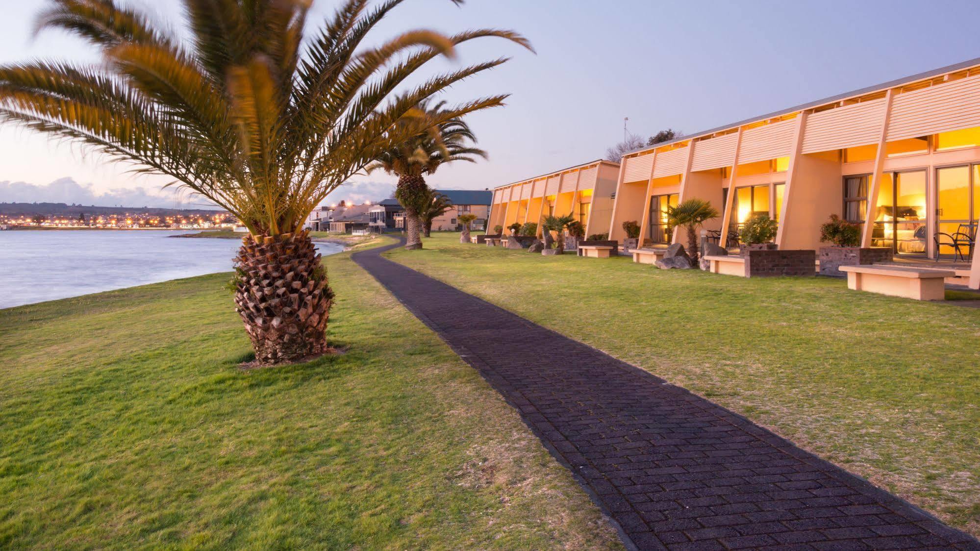 Oasis Beach Motel Таупо Екстер'єр фото